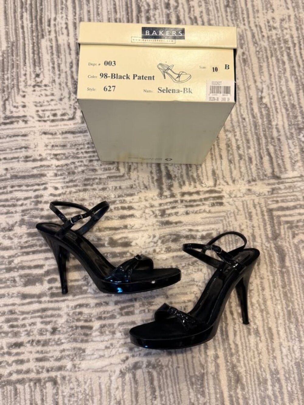 Bakers women's size 9 Black Patent leather platform high heels